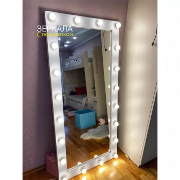 Белое гримерное зеркало с подсветкой лампочками 170х80